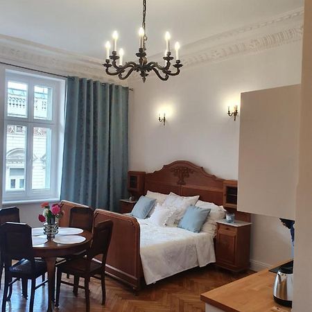 Prestige Aparthotel Piotrkowska 82 - Wyjatkowy Widok Na Deptak Λοτζ Εξωτερικό φωτογραφία