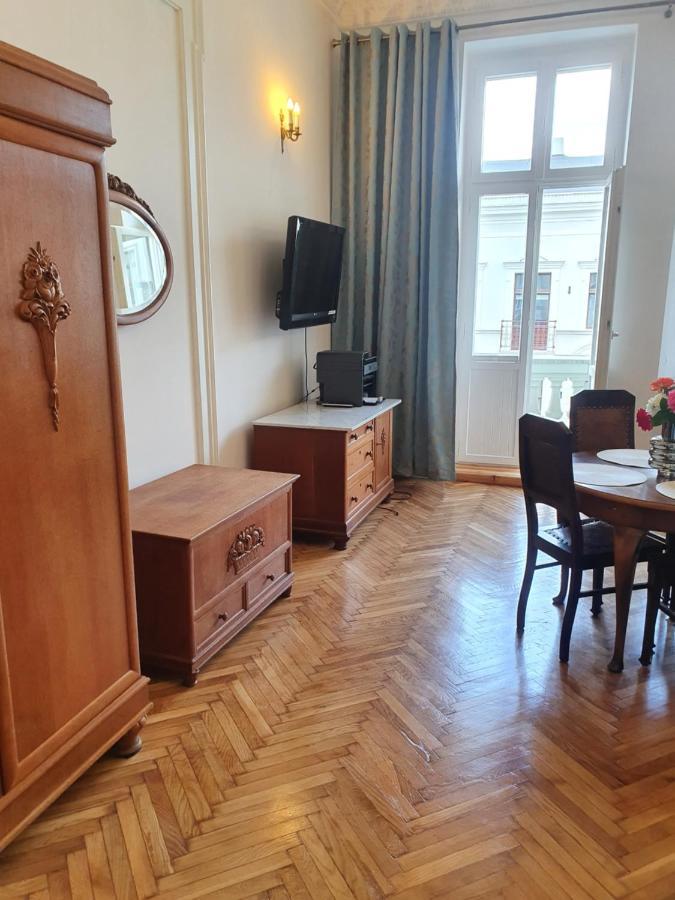 Prestige Aparthotel Piotrkowska 82 - Wyjatkowy Widok Na Deptak Λοτζ Εξωτερικό φωτογραφία