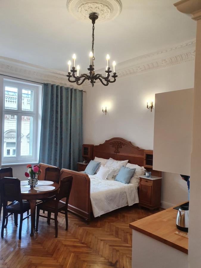 Prestige Aparthotel Piotrkowska 82 - Wyjatkowy Widok Na Deptak Λοτζ Εξωτερικό φωτογραφία